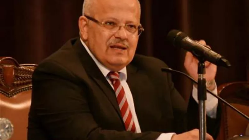 رئيس جامعة القاهرة يعلن عن جائزة جديدة ومكافأة للأساتذة المتميزين في البحث العلمي