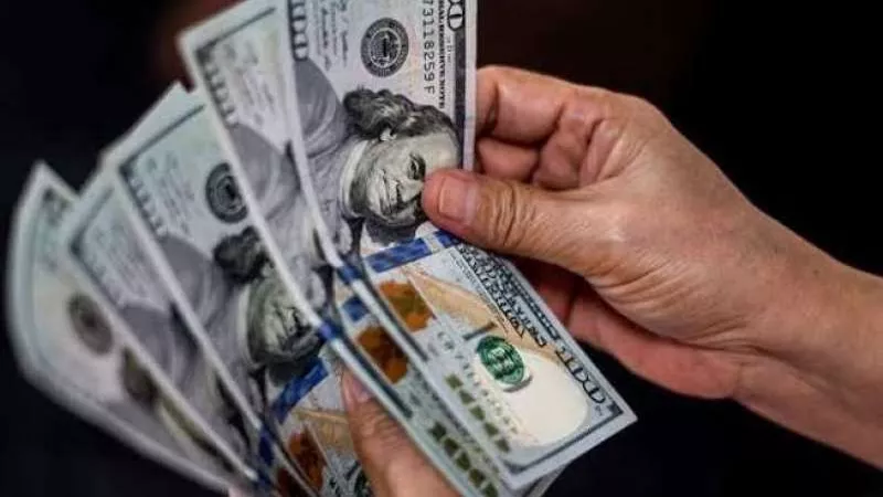 سعر الدولار اليوم في السوق السوداء 9-4-2024 يقترب من البنوك