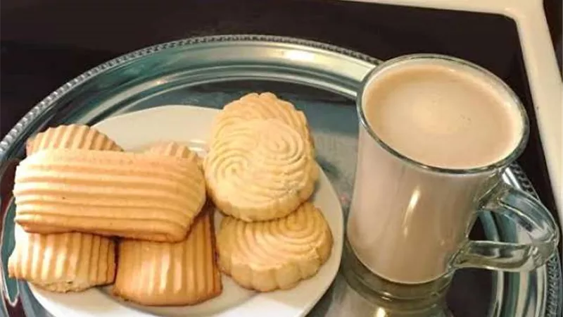 «يحسن المناعة والتركيز» .. أبرز فوائد تناول الشاي باللبن مع وجبة الإفطار