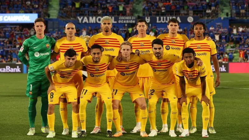 15 دقيقة.. تعادل سلبي بين برشلونة ضد باريس سان جيرمان في دوري الأبطال