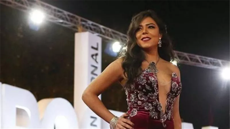 ناهد السباعي تظهر بكسر في ذراعها.. اعرف التفاصيل