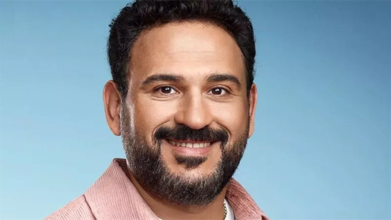 أكرم حسني يهنئ صاحبة السعادة بعيد ميلادها