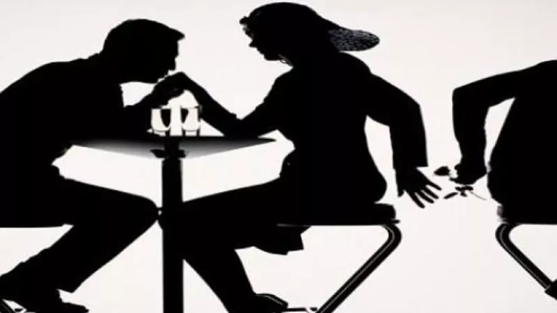 اعترافات مثيرة.. الفنانة الشهيرة خانت زوجها الفنان الكبير مع أمير عربي