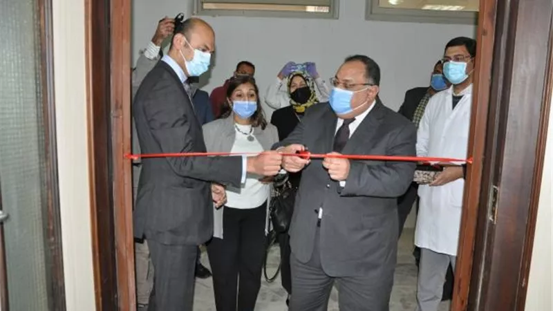 بالصور .. رئيس جامعة حلوان يفتتح عددا من المعامل والمراكز البحثية
