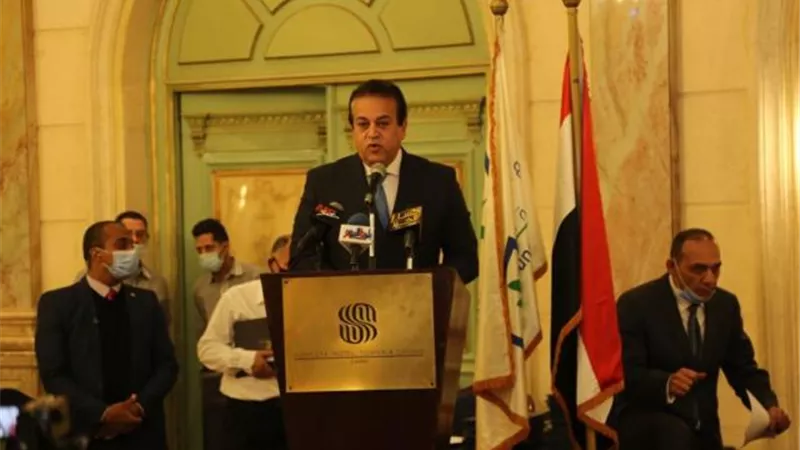 وزير التعليم العالي يشهد احتفال مؤسسة فريد خميس بتكريم أوائل الثانوية العامة
