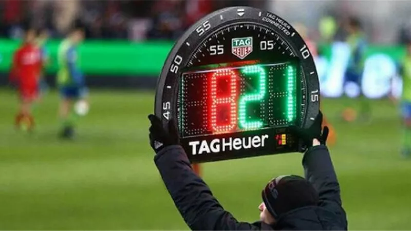 رسميا..”إيفاب” يمدد السماح بإجراء 5 تبديلات محليا ودوليا