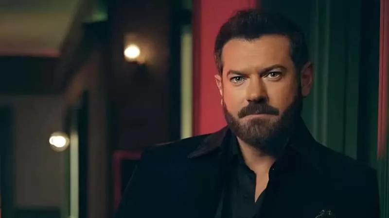 كريم السبكي طلعني الدور الـ30 وبهدلني وعلقني بالحبل ...أبرز تصريحات عمرو يوسف