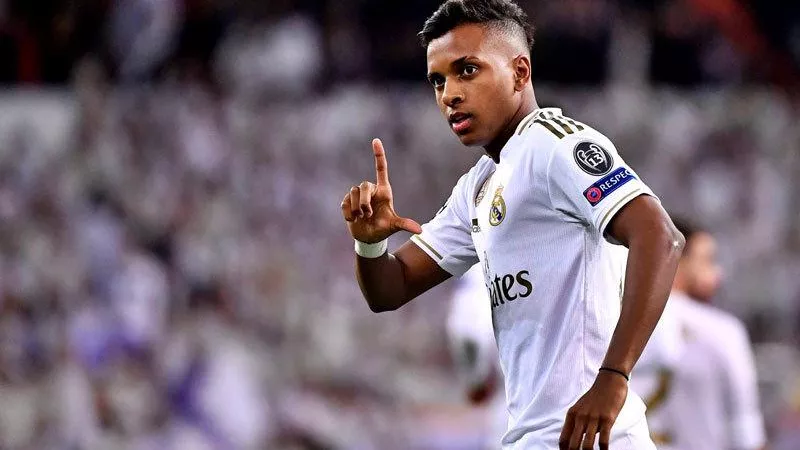 ريال مدريد ومانشستر سيتي.. الريال يتقدم علي السيتي بهدف في الشوط الأول