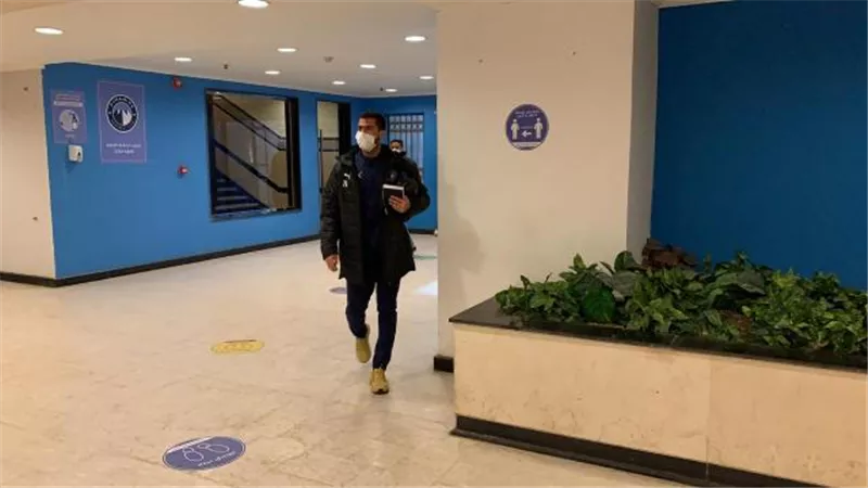 وصول بيراميدز لاستاد الدفاع الجوي لمواجهة الزمالك