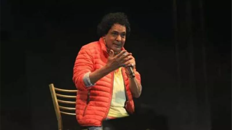 عاجل.. الكينج محمد منير يوجه رسالة مؤثرة إلي المصريين من غرفة ”العناية المركزة ”