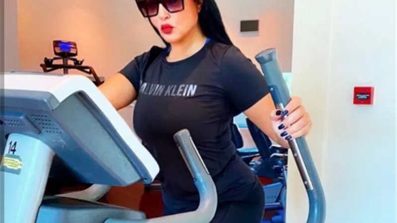 سمية الخشاب بإطلالة رياضية من ”الجيم”