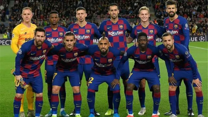 كومان يعلن قائمة برشلونة لمواجهة فالنسيا