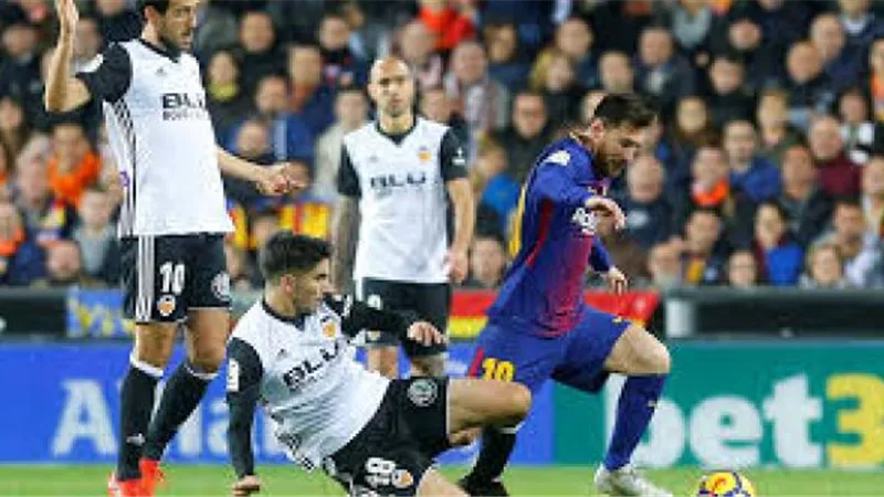 برشلونة يصطدم بفالنسيا في الدوري الإسباني
