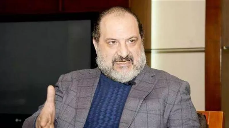 خالد الصاوي نجم الترند.. الكبارية سبب فصله من المدرسة.. زوجته ”بتعض”.. يعشق الأسلحة وترك المحاماة من أجل الفن