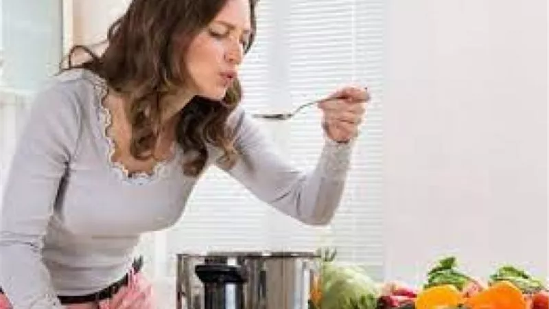 الإفتاء تكشف حكم النفخ في الطعام و الشراب