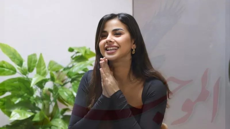 منة عرفة لـ الموجز : عصام صاصا السبب في جذب الجمهور لـ فيلم أسود ملون