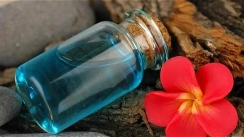 زيت الأزولين.. الروشتة العلاجية السحرية للبشرة الحساسة