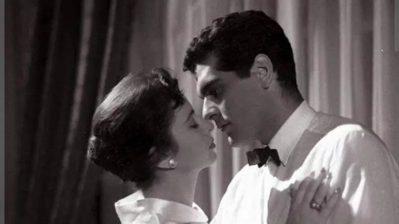 البوسة السينمائية.. فتوي بأن القبلة في الأفلام لا تبطل الصيام وأبرز خلافات النجوم بسببها (فيديو)