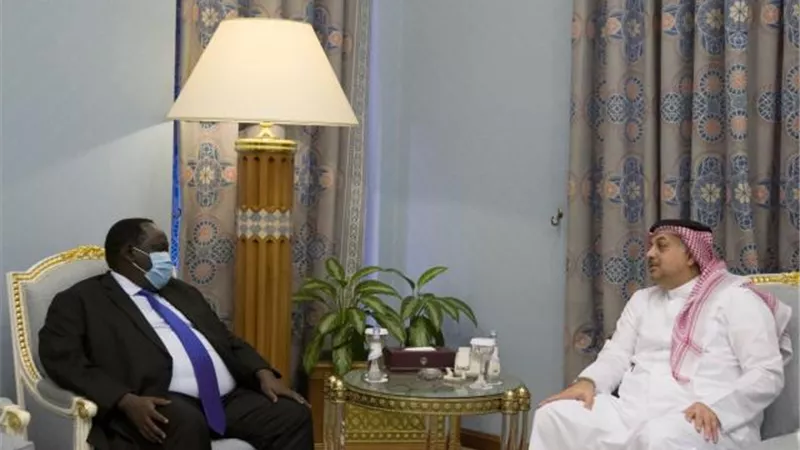 وزير الدفاع القطري يلتقي المستشار الأمني لجنوب السودان