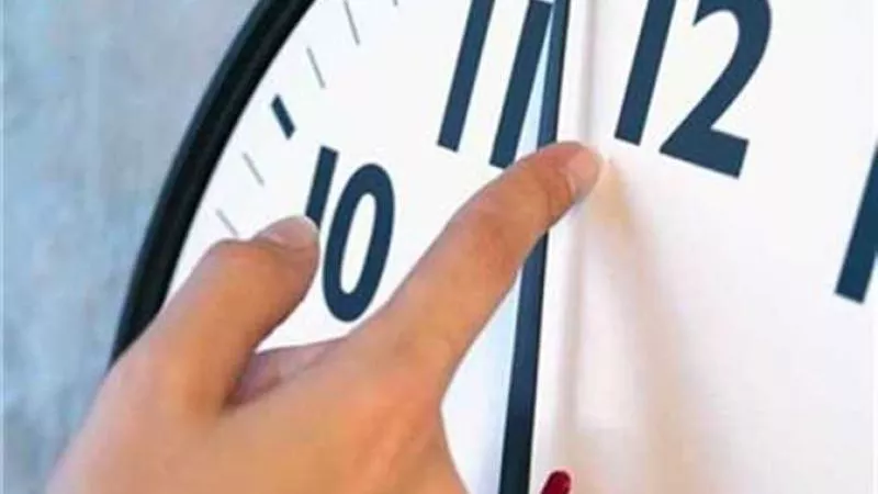 التوقيت الصيفي.. متى يبدأ وكيف يتم ضبطه على الهواتف؟