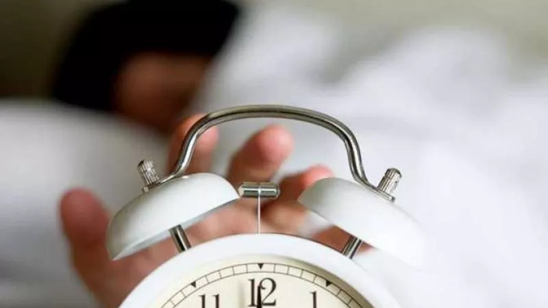 التوقيت الصيفي.. نصائح لضبط ساعتك البيولوجية ونظام نومك