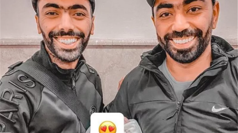 حسين الشحات يحتفل بمولودة جديدة في العائلة