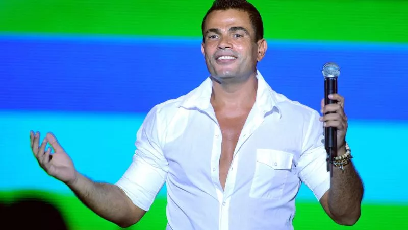 الليلة.. عمرو دياب يقدم حفلة ضخمة في البحرين