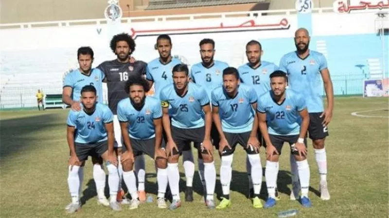 لاعبو غزل المحلة يرتدون شارات سوداء حدادًا على محمد فايز