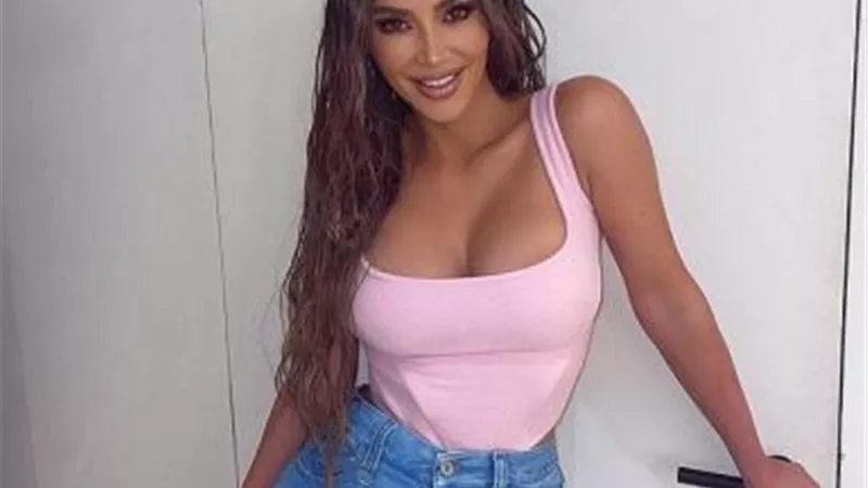 لتنشر الحب في أيام الكورونا الصعبة.. كيم كاردشيان تستعرض هدايا عيد الميلاد الفاخرة .. أرسلها لها المعجبين