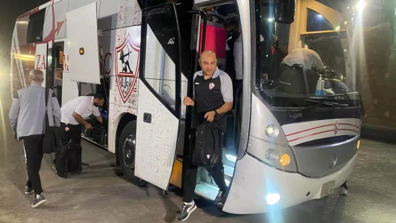 وصول حافلة الزمالك لملعب بابا يارا لمواجهة دريمز في الكونفدرالية