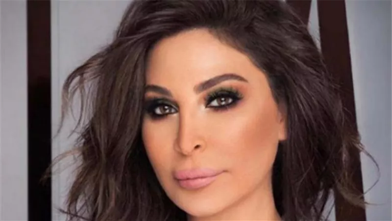 إليسا تحتفل بعيد الميلاد وتطلب من جمهورها الدعاء الشهداء