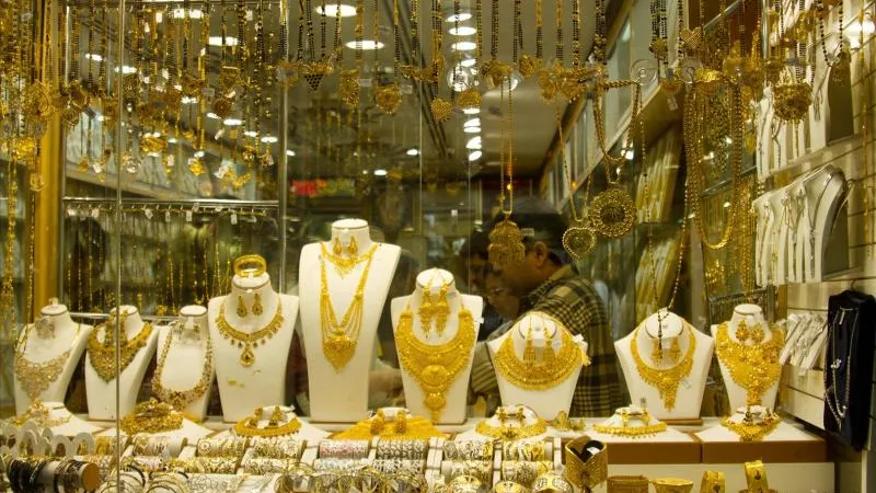تحرك جديد في سعر الذهب وعيار 21 يواصل التراجع بمنتصف التعاملات