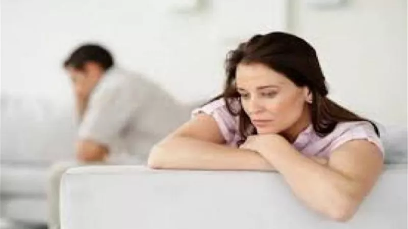 (فيديو) ماحكم  من حلف علي زوجته بالحرام؟
