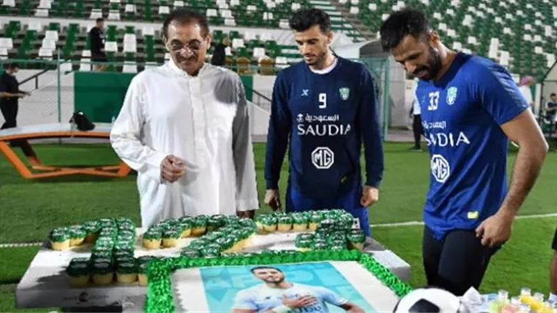 الأهلي السعودي يحتفل بإنجاز ”السومة” التاريخي في الدوري السعودي