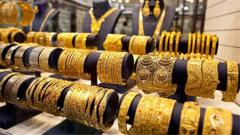 الذهب يتقهقر .. وعيار 21 يسجل 817 جنيهات اليوم