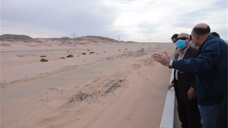 وزير النقل يتفقد مشروع إعادة تأهيل خط سكة حديد قنا - سفاجا - أبو طرطور