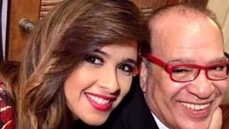 بالفيديو صلاح عبد الله يداعب جمهوره وياسمين عبد العزيز ترد ”بحبك ياصاصا”