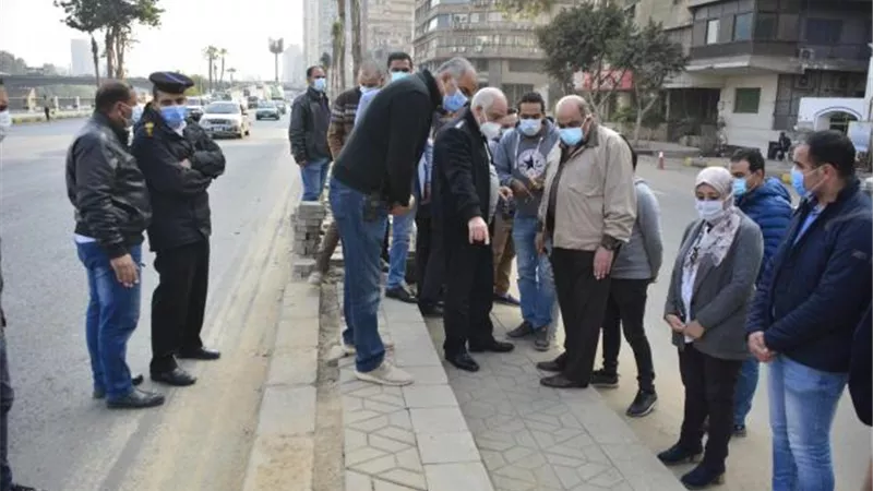 شاهد.. محافظ الجيزة يتفقد أعمال إنشاء القواعد الخرسانية الخاصة بكباري المشاة بطريق الفيوم