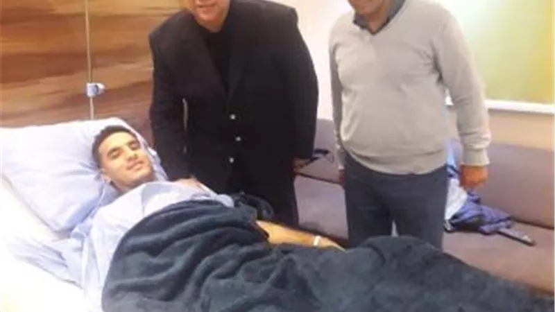 مصيلحى يحرص علي زيارة مدافع الاتحاد للإطمئنان علي نجاح جراحته