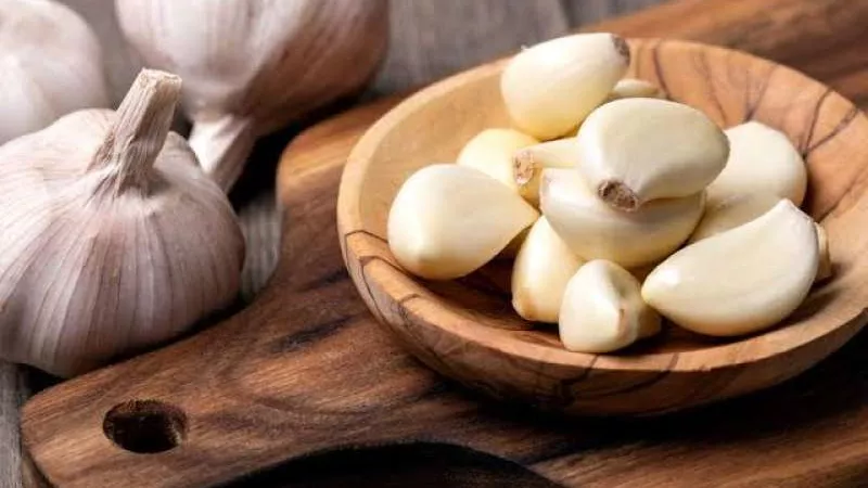 فص ثوم كل ليلة يوميا يكسبك 7 فوائد صحية