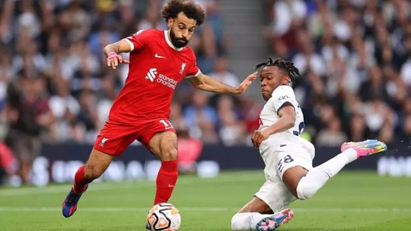 موعد مباراة ليفربول وتوتنهام في قمة الدوري الإنجليزي.. والقنوات الناقلة
