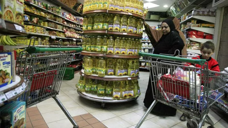 أسعار السكر والأرز والزيت والألبان داخل الأسواق بعد تراجعها