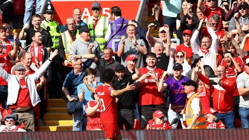 رأسية محمد صلاح تضع ليفربول في المقدمة بالشوط الأول أمام توتنهام.. فيديو