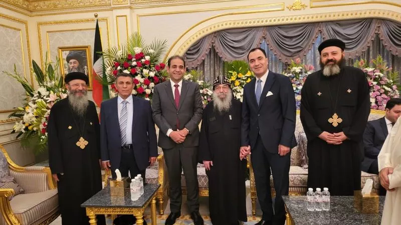 رئيس قطاع البعثات بالتعليم العالي يشارك في قداس عيد القيامة بالكويت