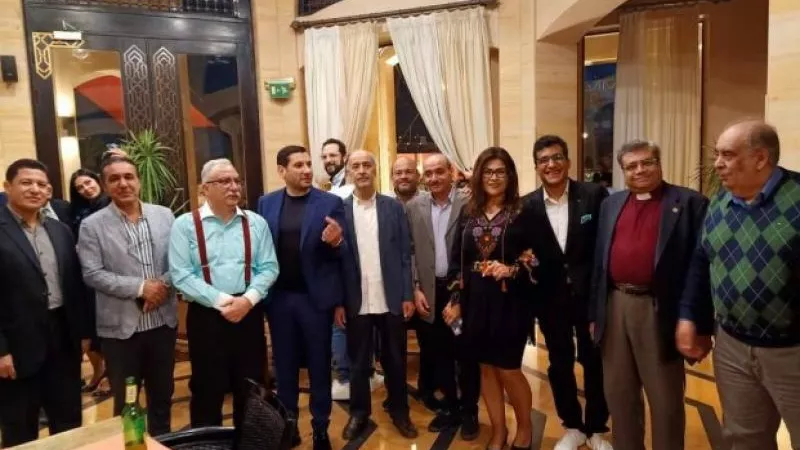 ”في صحتكم يا بشوات”.. ظهور زجاجة بيرة في اجتماع مركز تكوين الفكر العربي يشعل مواقع التواصل
