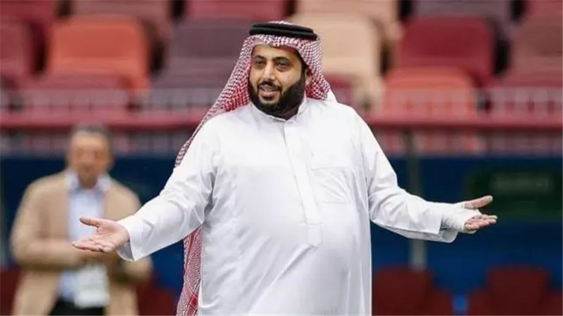 تركى آل الشيخ يلبى رغبة مشجع زملكاوى