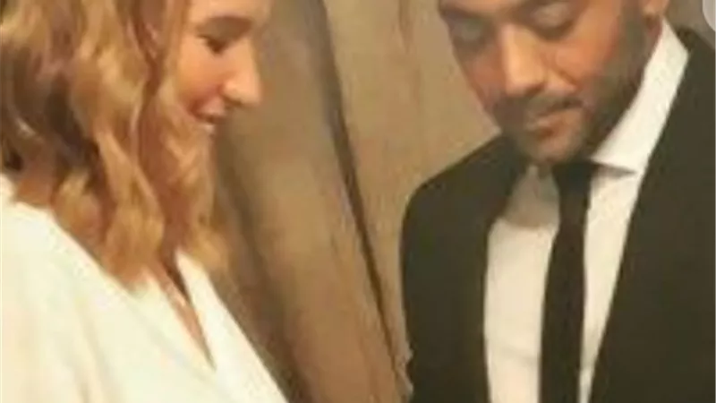أحمد فلوكس يثير الجدل حول حقيقة عودته لطليقته