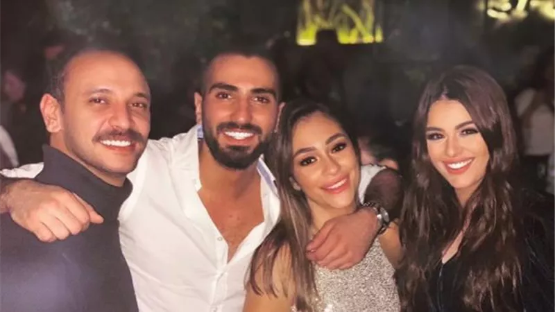 أحمد خالد صالح يهنىء محمد الشرنوبي على حفل زفافه