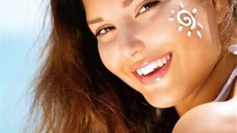 تعرفي على الطريقة الصحيحة لاختيار واقي الشمس