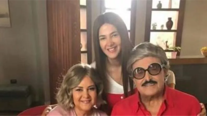 بقلب مكسور دنيا سمير غانم تشارك جمهورها بصورة لعائلتها